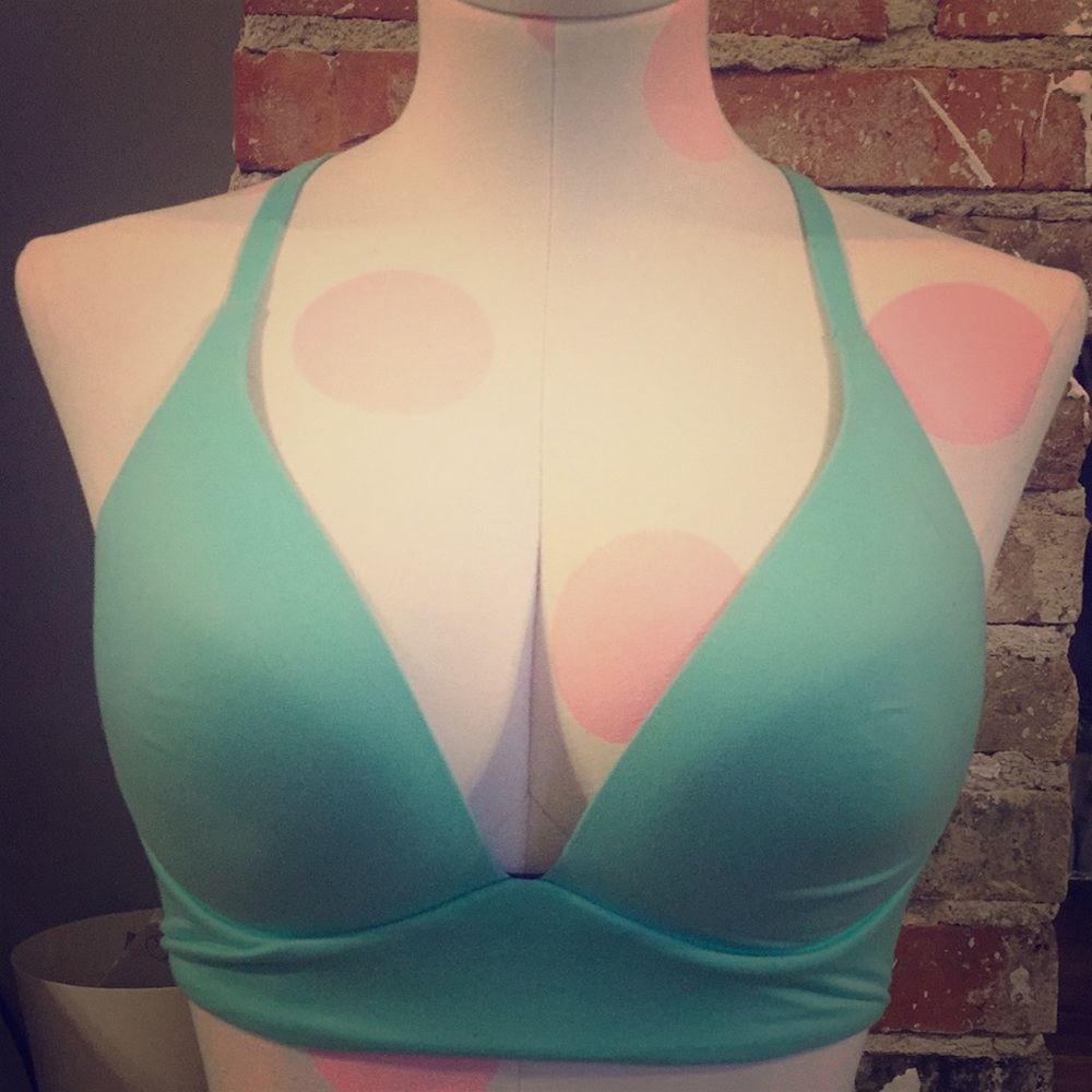 Body by Victoria lightly lined plunge 32 D